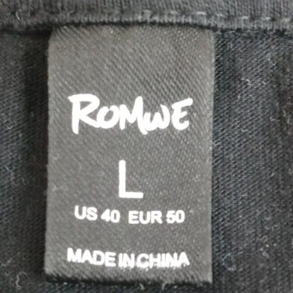 Romwe Future Butterfly Graphic T-Shirt Size Large - Picture 4 of 5